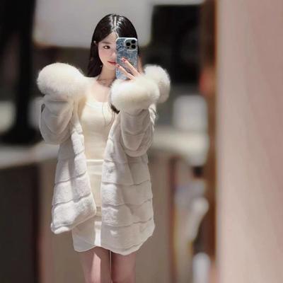 Qianjin Wind Nachahmung Nerzfellmantel Damen mit Kapuze Mittel- und Langform Winter Neu Leichtes Plüschmantel