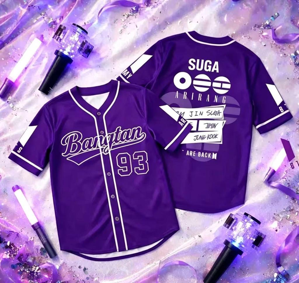 Kpop BTS Baseball Trikot Lila Kurzarm Cardigan Koreanische Streetwear Fan Support Hemd mit Knöpfen Konzertbekleidung für Damen und Herren