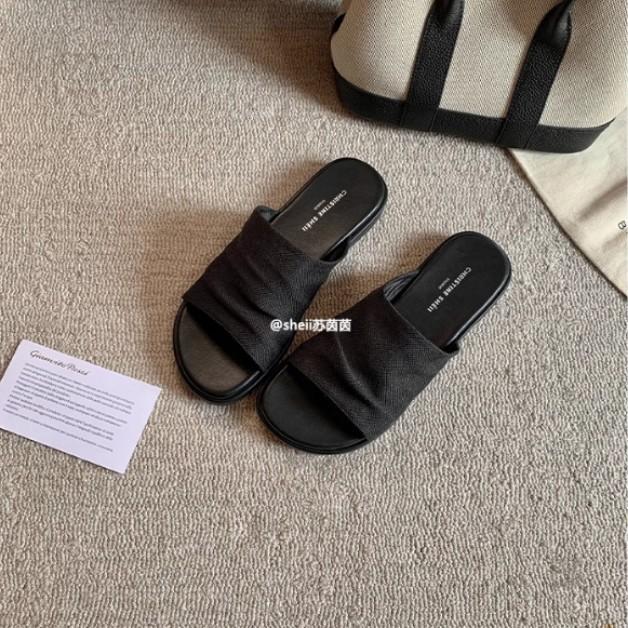 Spot second hair! Fashion versatile new wrinkled leisure vacation beach flat bottom sandals women's slippers outside summer wear