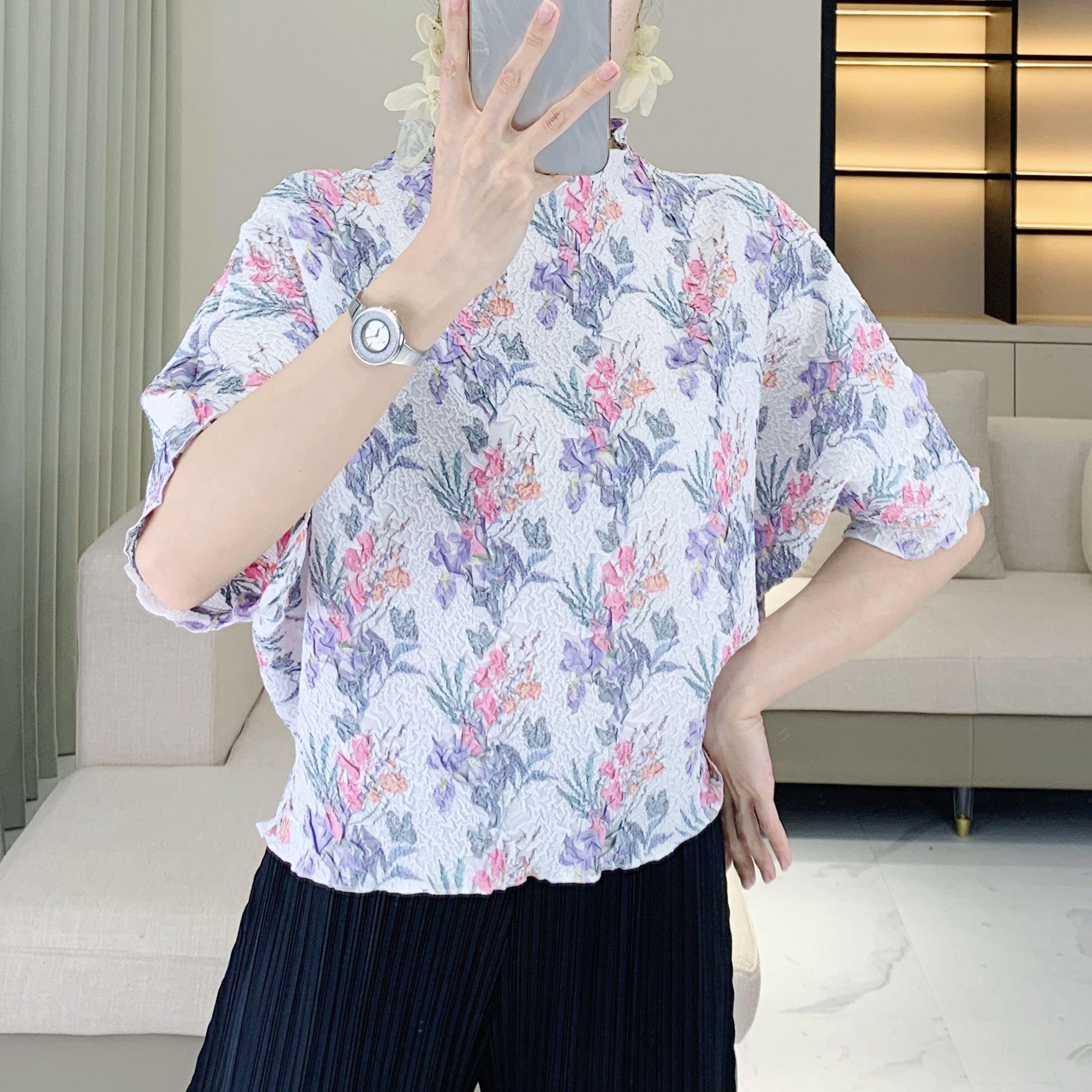 

Miyake Pleats 2025 Geometric Print Women s Summer Top - Round Neck, Loose Fit, Versatile, Comfortable One size [45-75 kg]