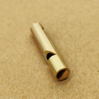 Mosazná píšťalka přívěsek na klíče venkovní nouzová píšťalka z čisté mědi otvírák na láhve denní kovové řemesla