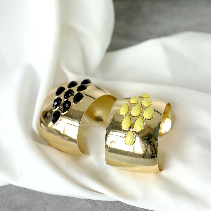 

Trendy Women s Gold Wide-Cuff Bangle: European & American Style Statement Bracelet