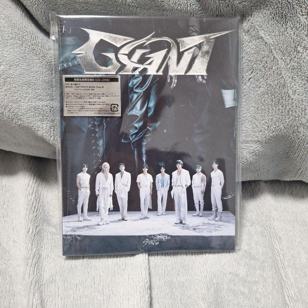 

[USED] GIANT