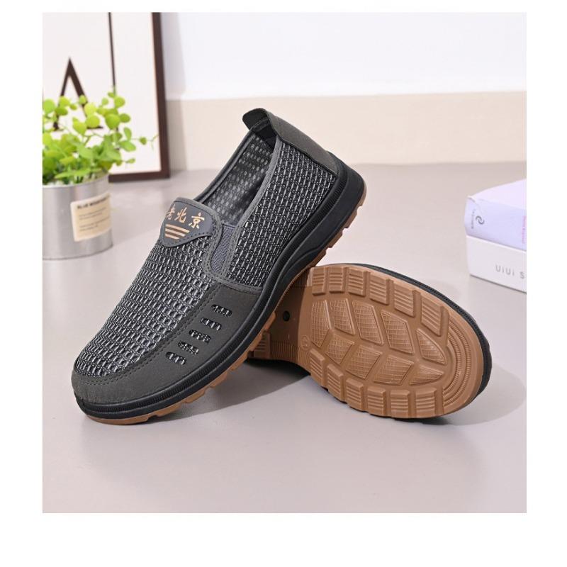 Men's Summer Plus Size Old Beijing Cloth Shoes, Breathable Mesh Slip-on Casual Dad Shoes for Cross-border Foreign Trade