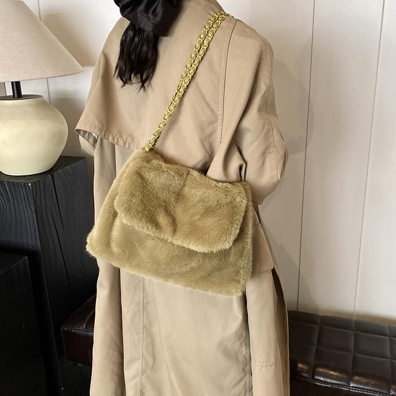 2025 Autumn and Winter New Fashionable Versatile Chain Bag Niche Design Plush Bag Large Capacity Underarm Bag Fluffy Bag