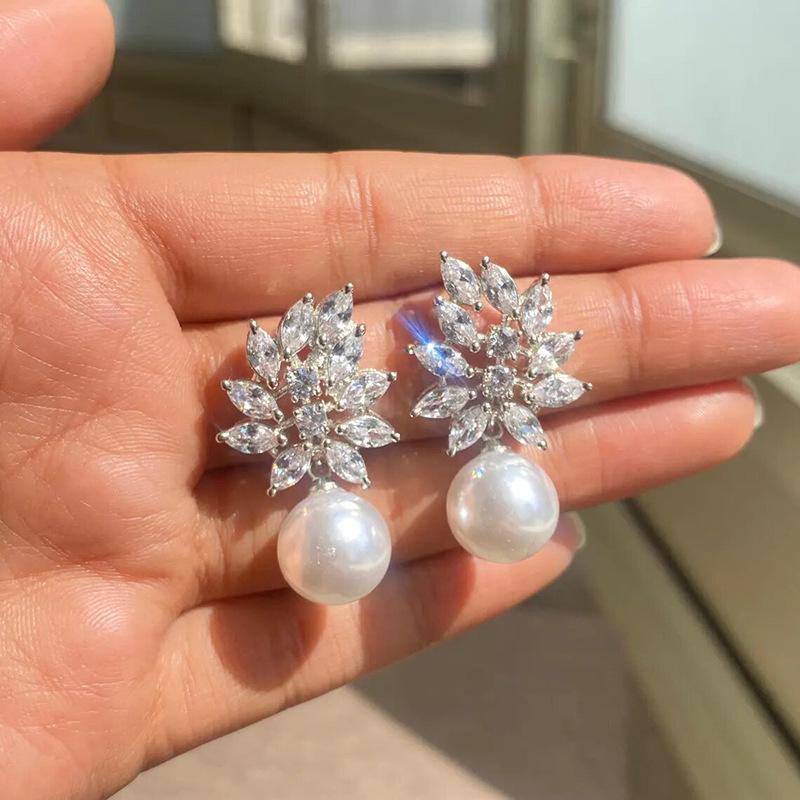 European and American simple earrings for women, micro-inlaid zircon pearl earrings, classic versatile daily dating accessories