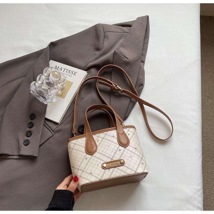 Fashion Chessboard Gotot Bag Women's 2025 New Hand Bag Commuter Shoulder Crossbody Bag Contrasting Color Bucket Bag