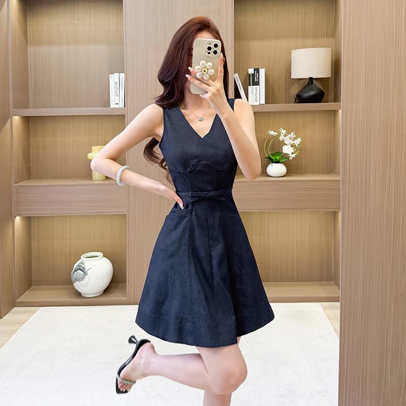 La Chapelle Women s V-Neck Slim Fit Sleeveless Mini Dress M