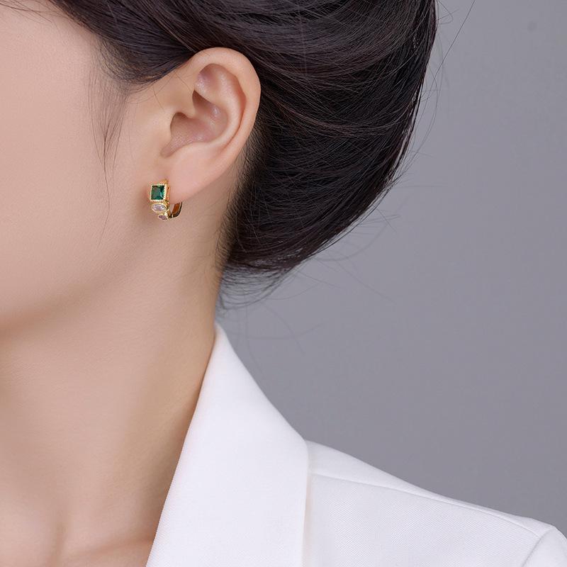 18K Copper Gold-Plated Micro-Inlaid Zircon European And American Retro Temperament Niche Design Sense Cold Wind Simple Light Luxury C-Shaped Earrings