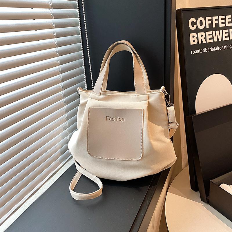 

Корейская версия студенческой холщовой сумки для отдыха, женская сумка 2024 года, новая модная контрастная цветная переносная сумка большой вместимости белый