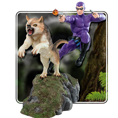 Die Phantom- und Teufelsstatue im lila Anzug