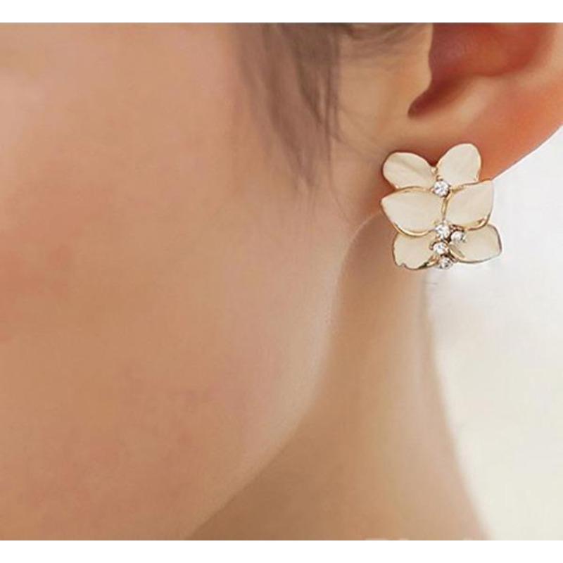 Fashion Style Elegant Crystal Gardenia Stud Earrings Ear Buckle for Women
