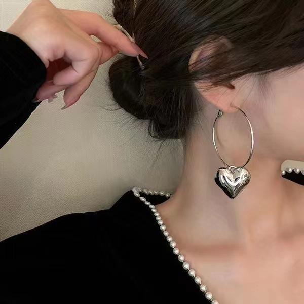 Personality Versatile Simple Round Ring Hollow Love Big Earrings Female Korean Temperament High Fashion Stud Earrings Earrings