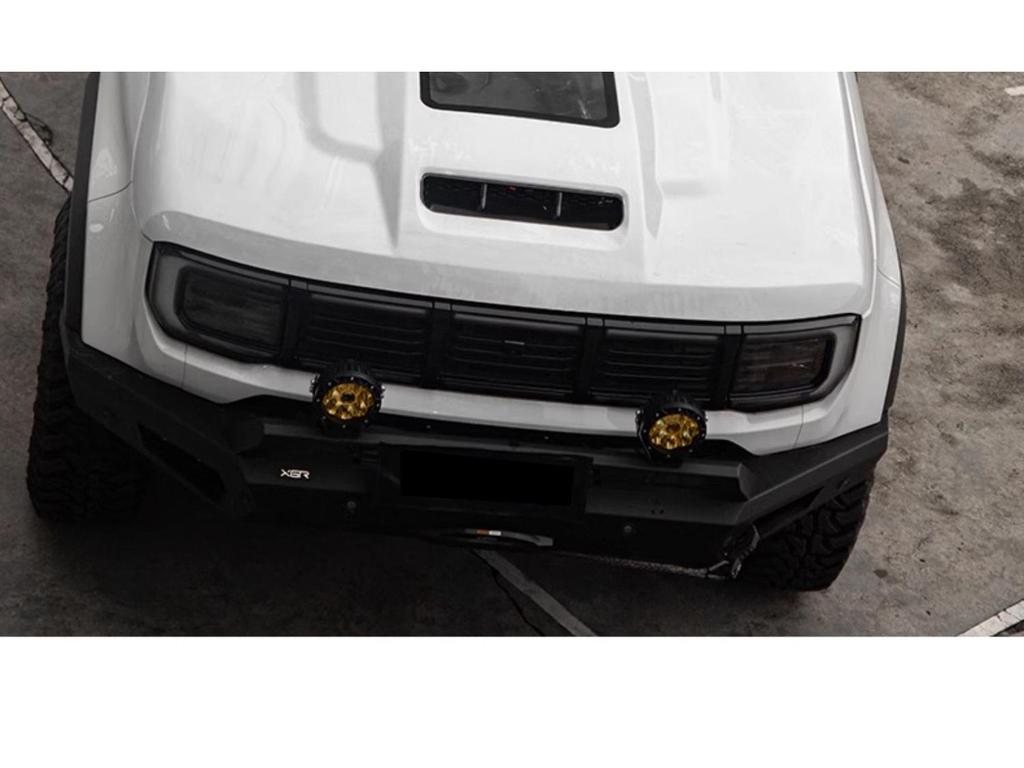 2024 BJ40 Off-Road Hood with Glass Air Intake & Muscular Design
