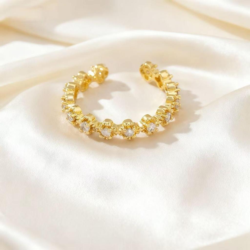 Hollow Rhombus Two-Tone Diamond-Studded Four-Leaf Clover Zirconia Ring for Women