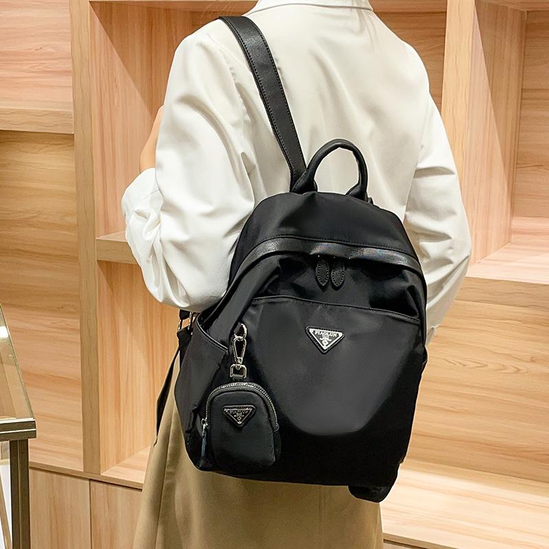 This Backpack Is Fashionable, Versatile, Waterproof and Has A Large Capacity for Casual Travel and Business