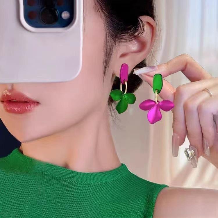 Retro Floral High-End Purple Earrings: Unique, Stylish Statement for Women