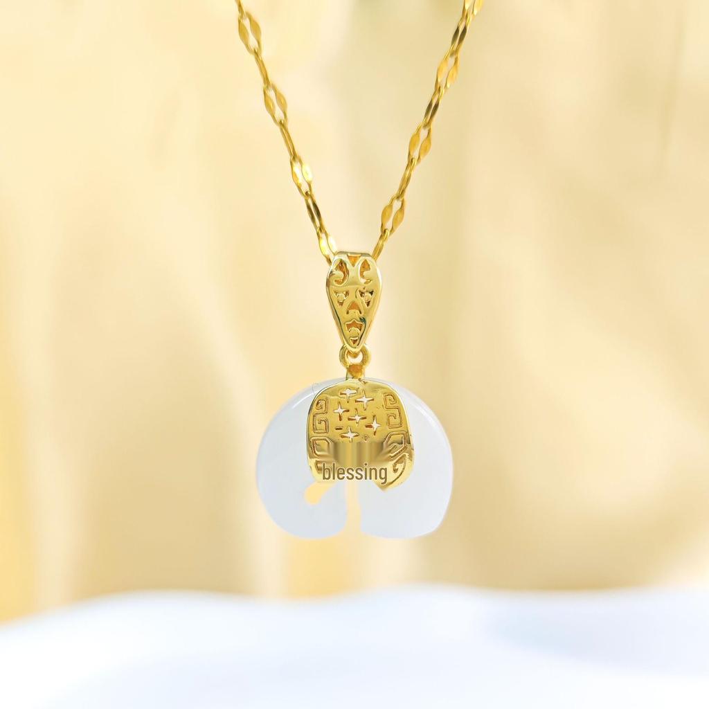 Ethnic Gold & Jade Elephant Titanium Steel Necklace for Women – High-End Retro Clavicle Chain Fashion.
