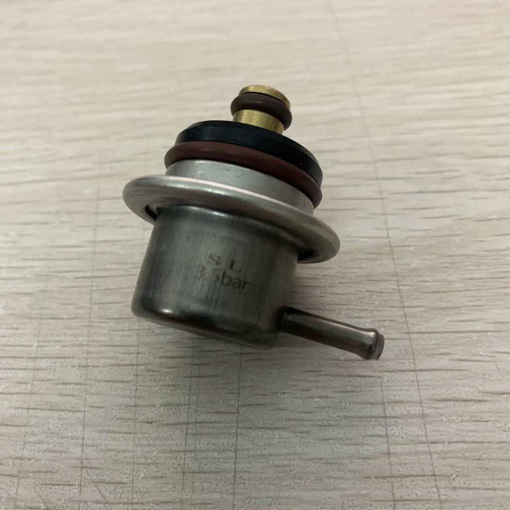 Mini R50/R52/R53 Fuel Pressure Regulator & Oil Valve 13531487238.