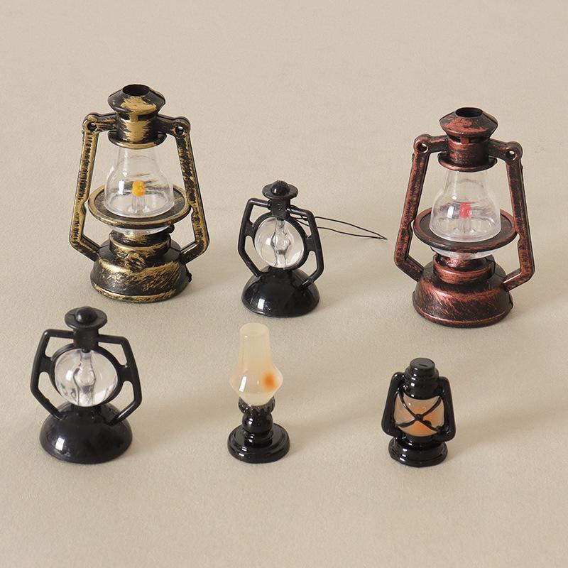 Retro Mini Kerosene Lamp Model for Dollhouse Christmas Decoration & Shooting Scene Prop.