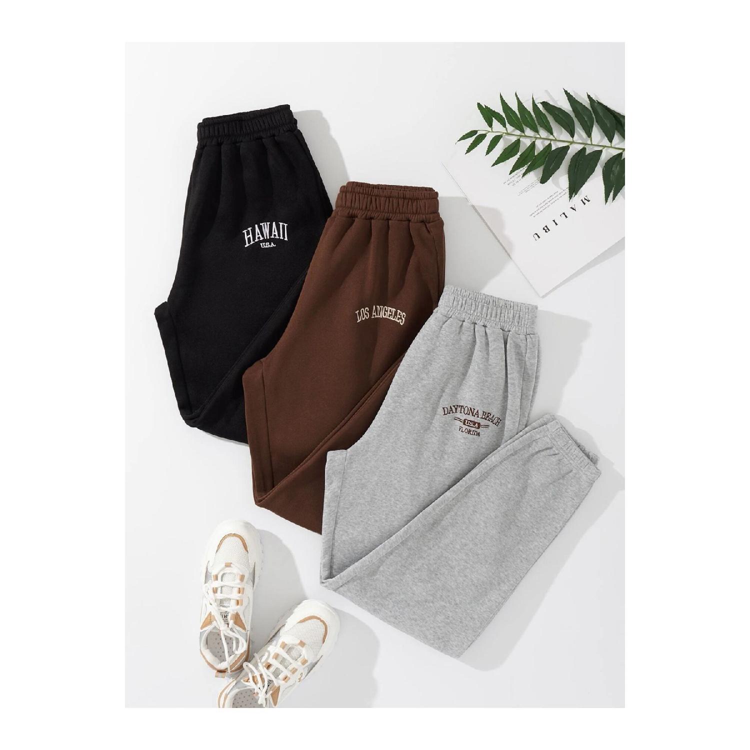 

Спортивные штаны-джоггеры с минималистичным принтом из трех предметов — черно-серые и коричневые резиновые штаны с высокой талией, летние S коричневый