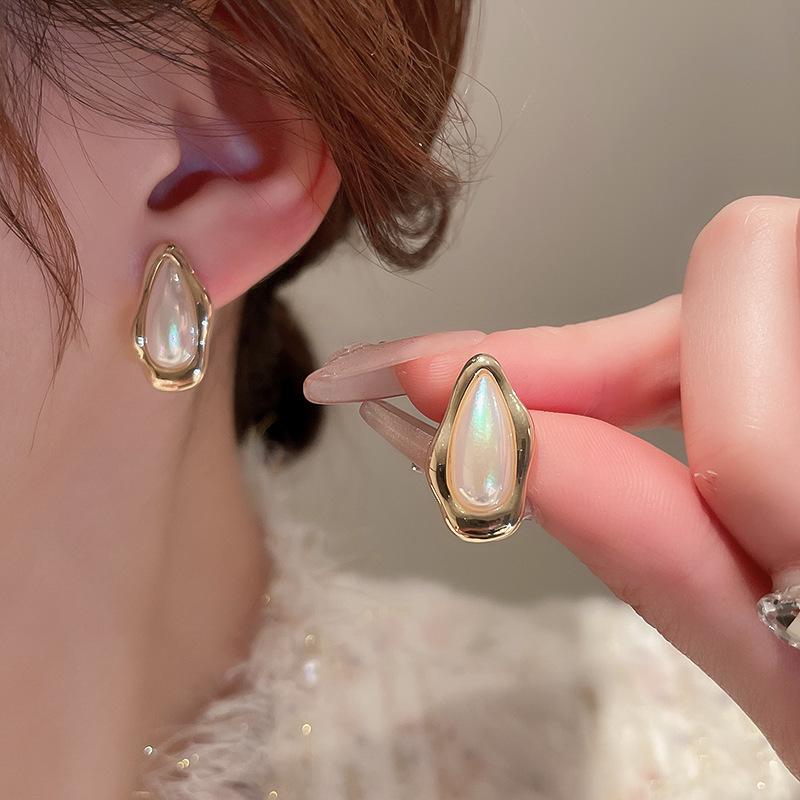 

Серьги-иглы из серебра в стиле ретро высокого класса - модные и универсальные