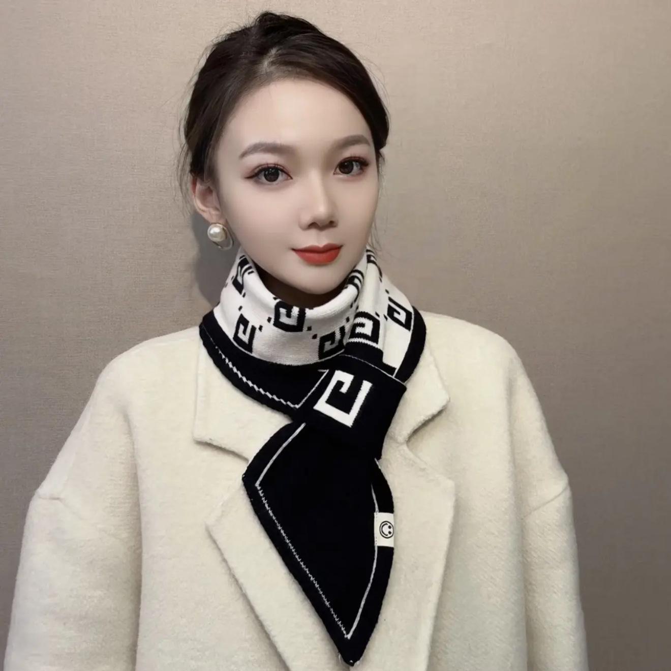 

Women s High-End Korean Style Warm Shawl - 2025 Autumn/Winter Fashionable Thick Scarf