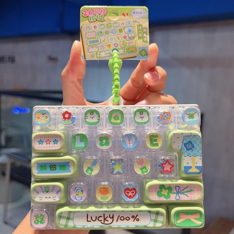 Fidget Tastatur Schlüsselanhänger Kleeblatt 26 Tasten Druckknöpfe Lanyard Einzigartige Stressbewältigung Neujahrsgeschenk für Teenager Kinder