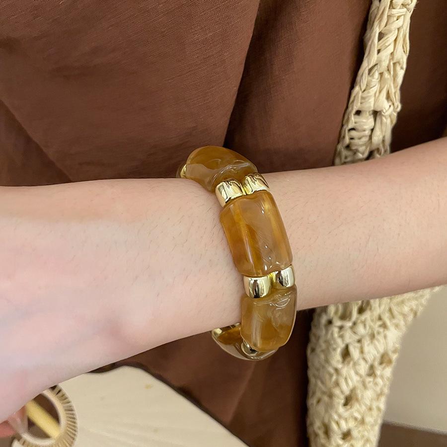 Irregular Round Shell Retro Court Style Bracelet - Light Luxury & High-End Women's Jewelry