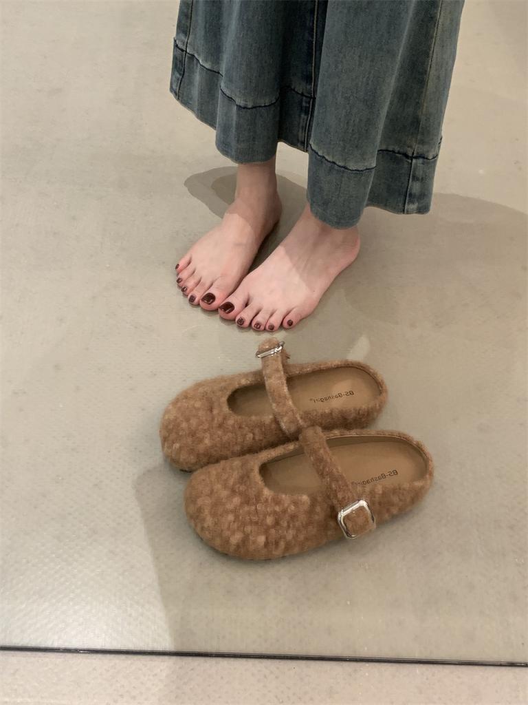 French Evening Wind Retro Lightweight Light Mouth Baotou with Lamb Bread Toe Girl Muller Shoes Wearing Slippers Woman