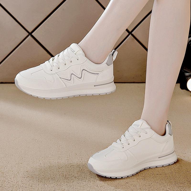 Leather Sneakers Women's 2025 Autumn New Casual Versatile Single Shoes Lightweight Flat Running Shoes Going Out Travel Shoes