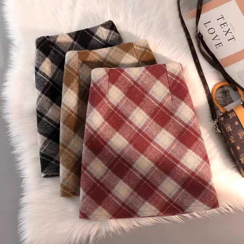 Retro Red Plaid A-line Woolen Skirt - High Waist, Slimming, Short for Women (Spring/Autumn 2026)