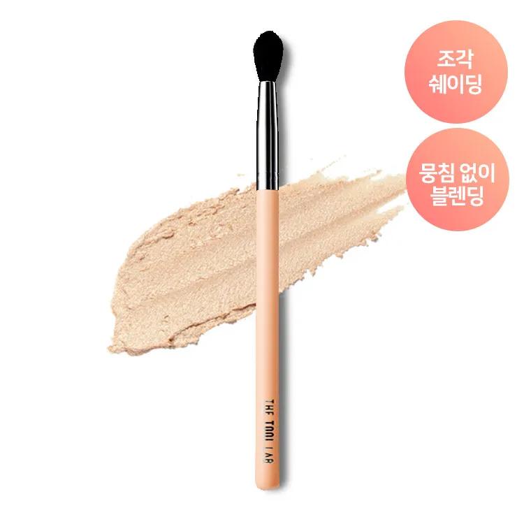 THE TOOL LAB 227 Tapered Crease Brush