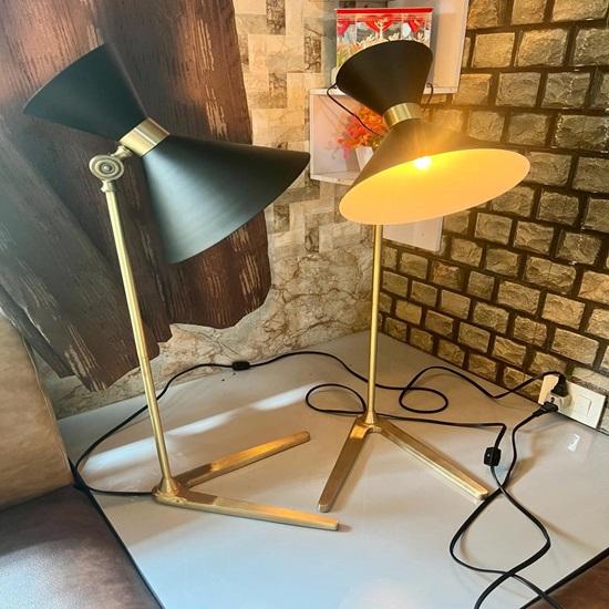 

Набор из 2 настольных торшеров Mid-Century Modern Black Matte Double Cone Brass, стильное акцентное освещение для гостиной, офиса, спальни