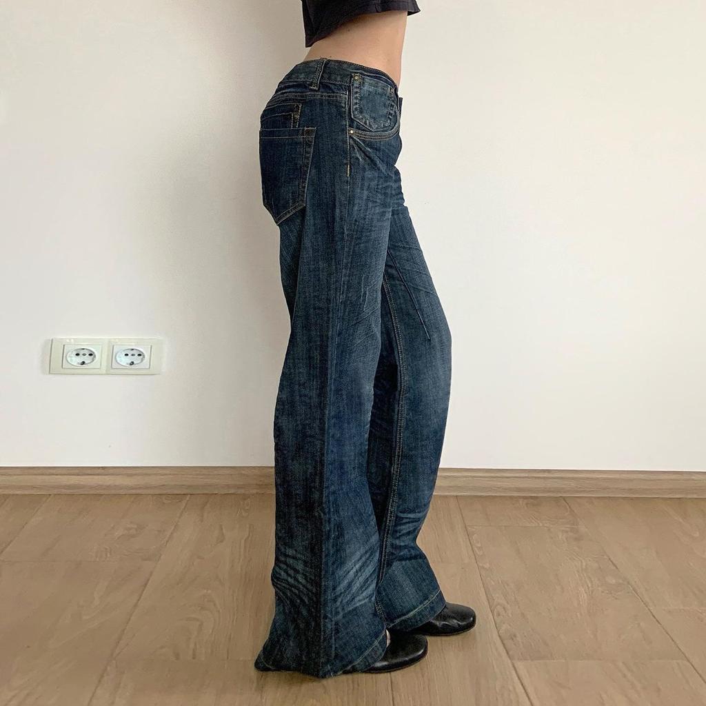 Retro Low-Waist Distressed Straight-Leg Jeans mit Katzenbart-Waschung
