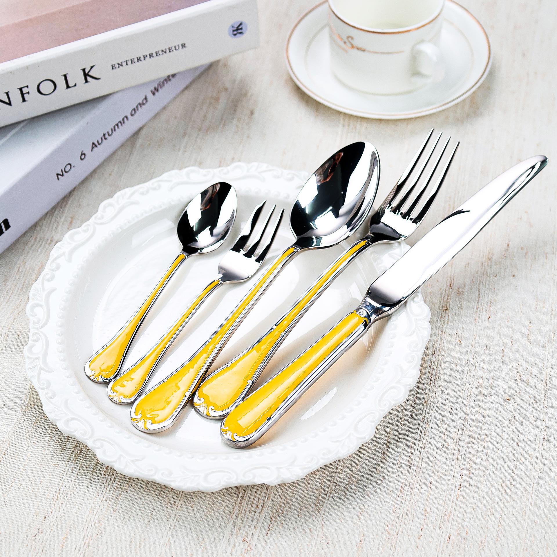 

Цвет эмали Западная еда Набор посуды из нержавеющей стали 304 Нож, вилка и ложка из нержавеющей стали Набор из пяти предметов Нож и вилка для стейка Western food five-piece set