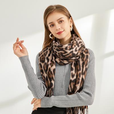 2024 vinter Ny mode leopardscarf kvinnors mångsidig förtjockad imiterad kashmirsjal med dubbla ändamål