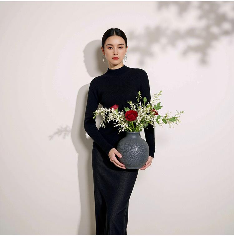 Women's Seamless Wool-Cashmere Slim Fit Sweater - Long Sleeve, Semi-High Neck, Solid Color