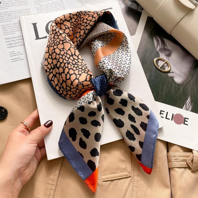 Zhang Ruonan silk scarf women's spring and summer new fashion retro accessories scarf neck high-end small square scarf