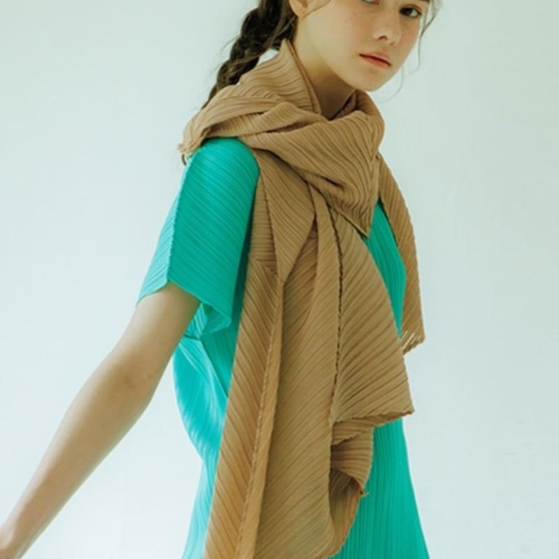 FINE PLEATS Pleated Big Scarf Beige