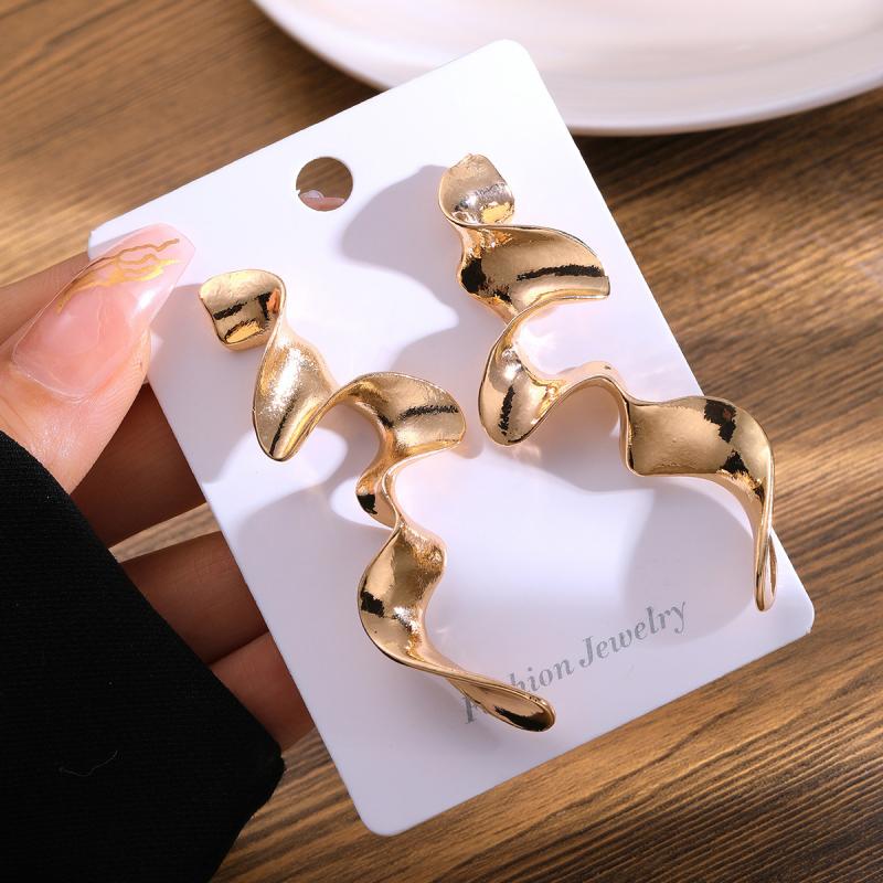 Vintage Punk Irregular Metal Twisted Long Drop Earrings for Women Creative Geometric Gold Color Waves Earrings Jewelry
