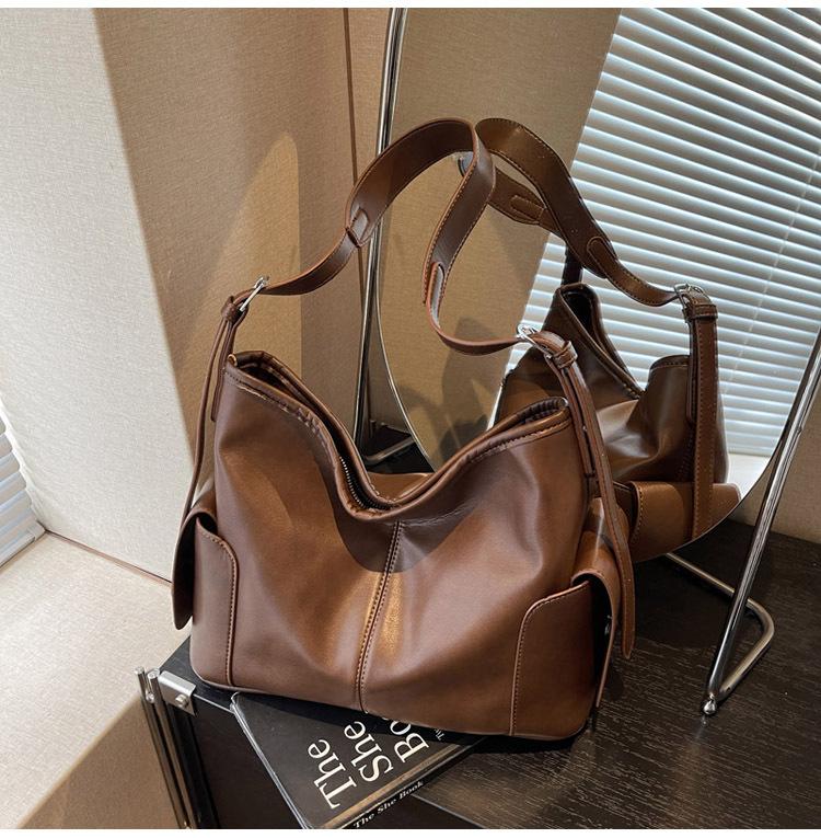 Retro New Hobo Bag Women's Casual Shoulder Messenger Bag High Sense Large Capacity Underarm Commuting Bag