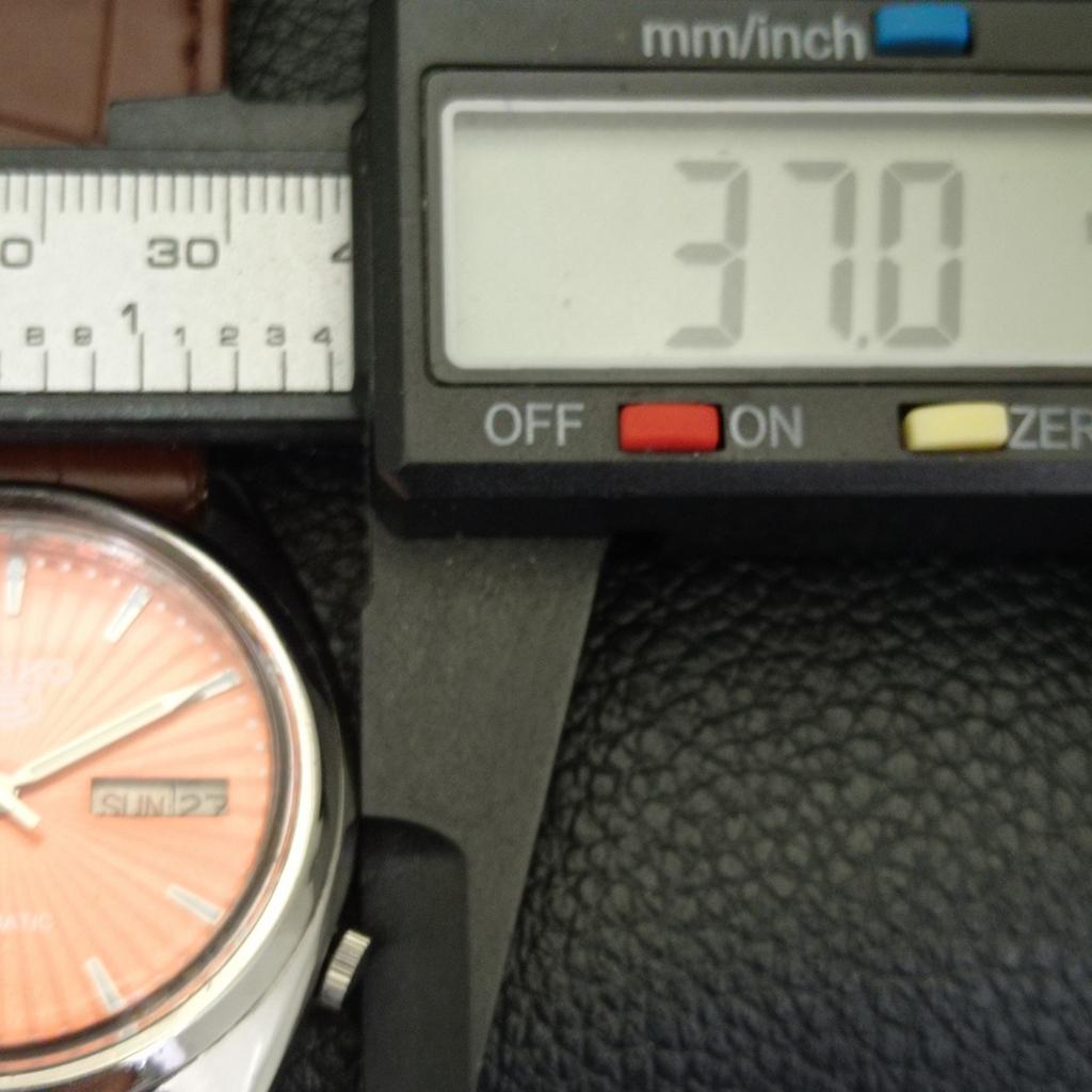 AUTOMATIC VINTAGE SEIKO 5 JAPAN 7009A MENS ORANGE COLOR DIAL WATCH a701267-5 R206a-a701267