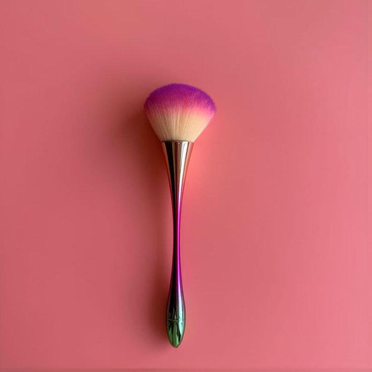 Compact Makeup Brush for Powder, Nail Dusting, Contouring, and Blush Application