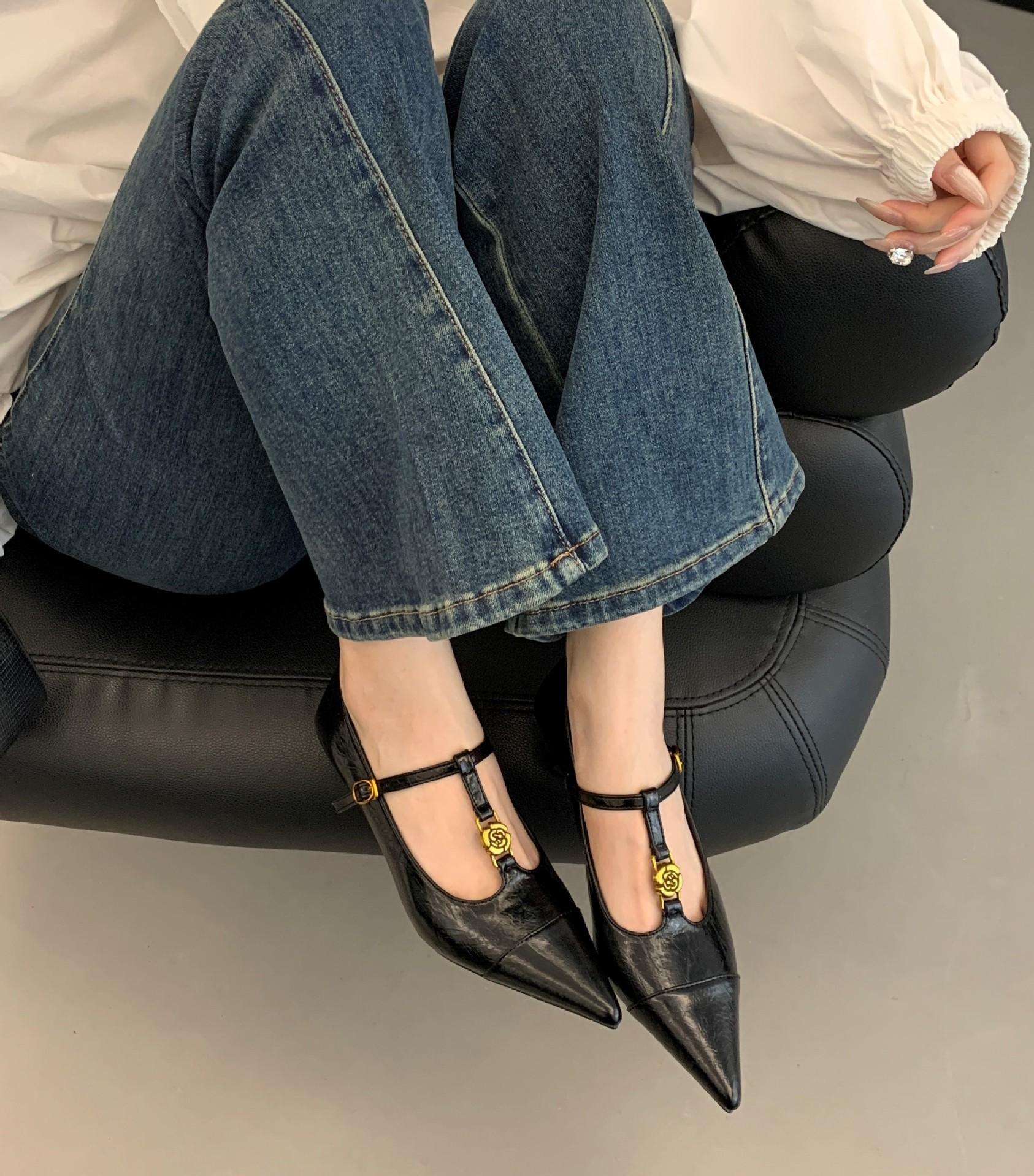 French retro camellia Mary Jane single shoes women s 2025 autumn new temperament square head word with small fragrant low heel 35