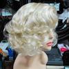 Marilyn peruka do cosplay Hot Style krótkie jasne blond modne peruki z kręconymi włosami + czapka z peruką