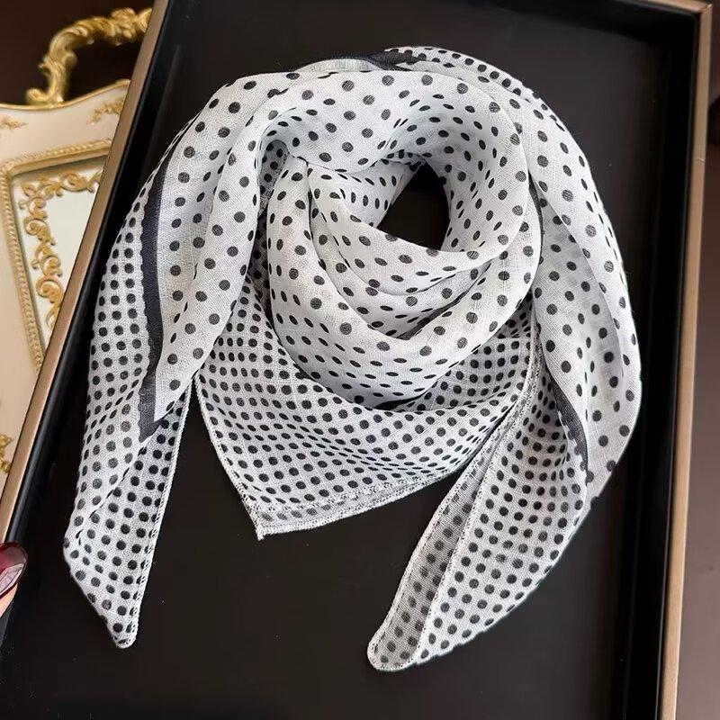 Small square scarf, new Korean version, small fresh polka dots, simple temperament, literary style, atmosphere, headscarf, decorative scarf, silk scar