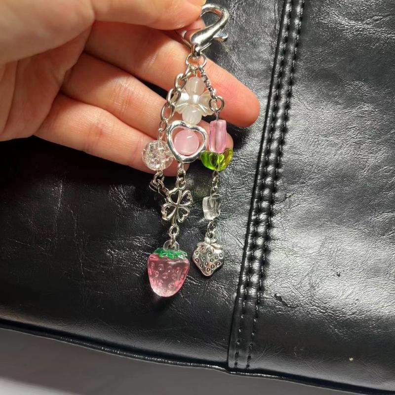 Aesthetic Keychain with Star and Strawberry Charm Fashionable Key Holder Unique Purse Decoration for Daily Party