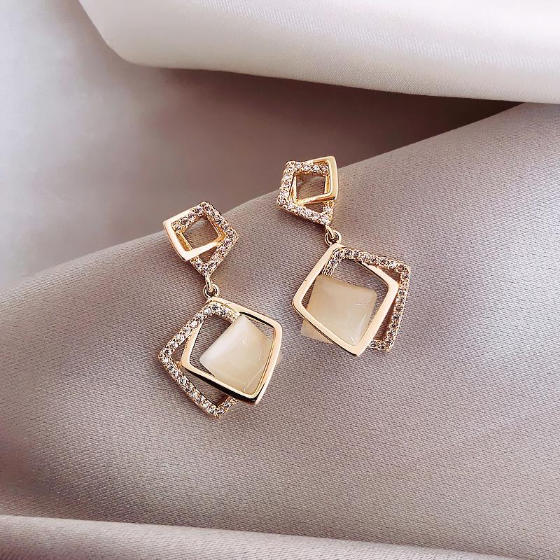 Silver Needle Diamond Stud Earrings: Elegant, Simple Design for Women