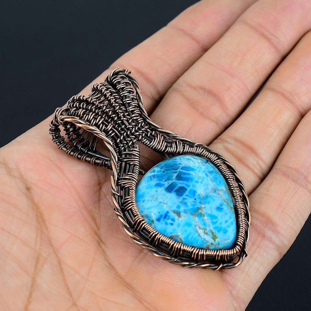 Neonblauer Apatit Edelstein Handgemachter Kupferdraht Wickelschmuck Schöner Anhänger für Sie